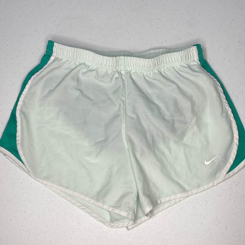 NIKE dri-fit girls running shorts in green/super pale green